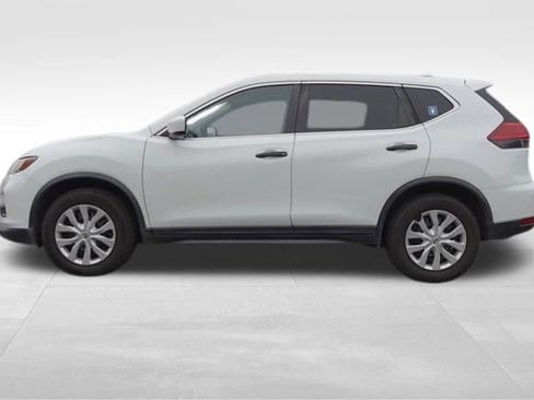 Used 2017 Nissan Rogue S image 7