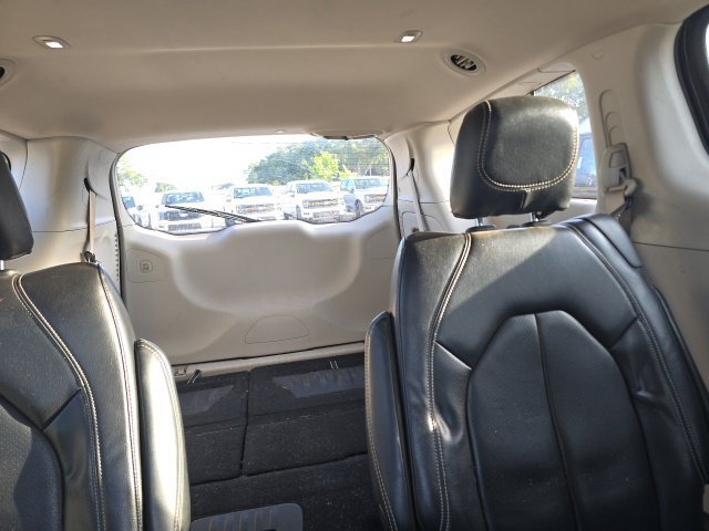 Used 2022 Chrysler Pacifica Touring-L FWD image 10