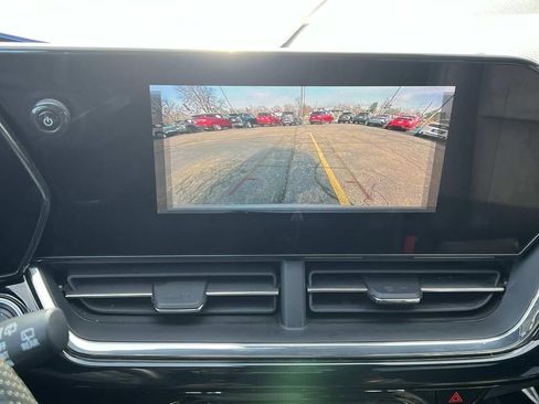 Used 2024 Chevrolet Trax RS w/ Sunroof Package image 19