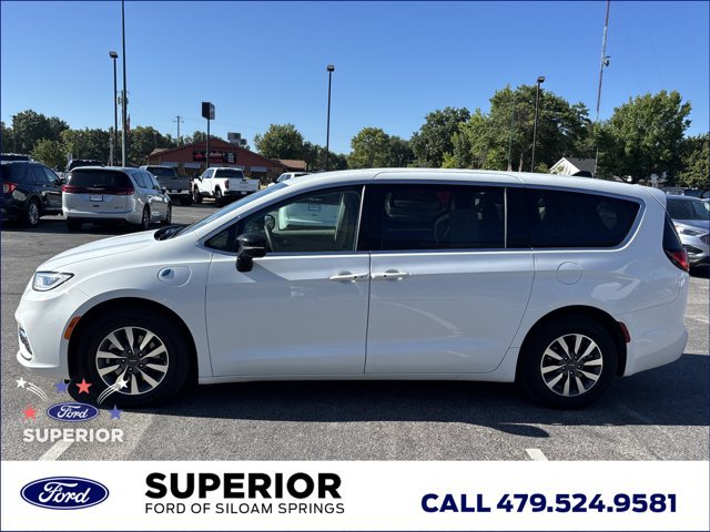 Used 2024 Chrysler Pacifica Limited FWD image 11