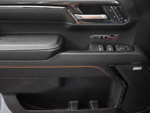 Used 2024 GMC Sierra 1500 AT4 w/ Technology Package image 9