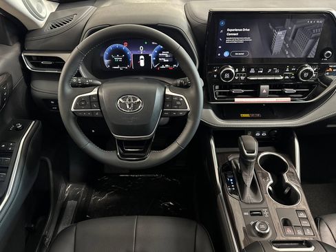 New 2026 Toyota Highlander Limited AWD/4WD image 17