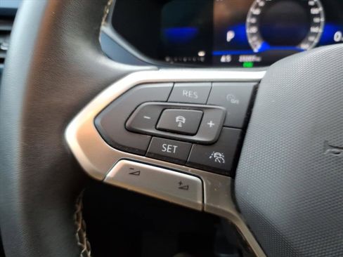 Certified 2022 Volkswagen Taos SE w/ Panoramic Sunroof Package image 15