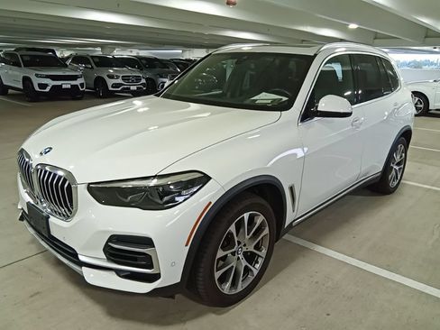 Used 2022 BMW X5 xDrive40i w/ Premium Package AWD/4WD image 1