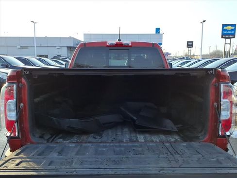 Used 2016 GMC Canyon SLE w/ SLE Convenience Package image 9