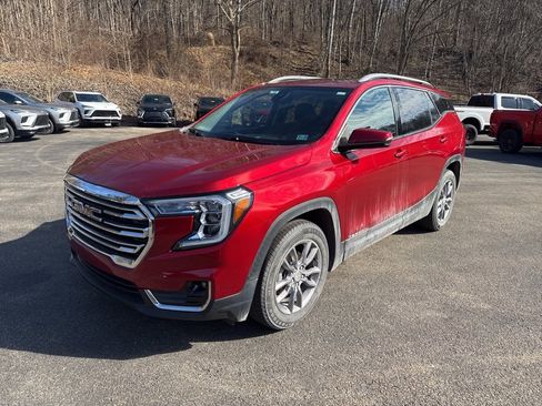 Used 2022 GMC Terrain SLT w/ LPO, Floor Liner Package image 5