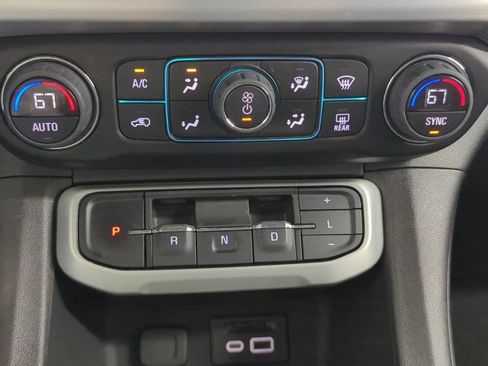Used 2023 GMC Acadia SLT FWD image 19