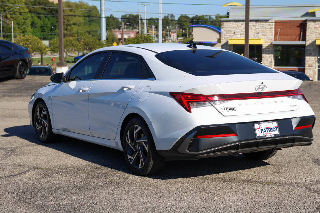 Used 2025 Hyundai Elantra Limited FWD image 5