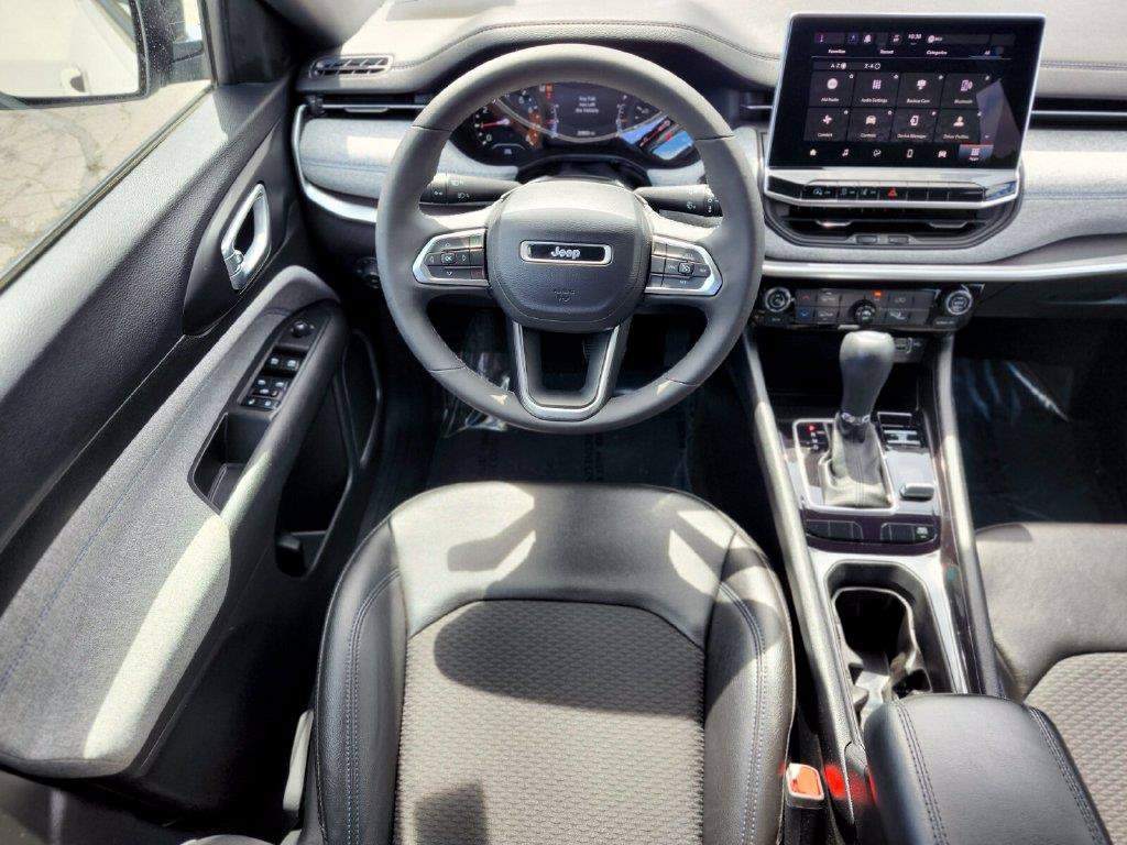 Used 2023 Jeep Compass Latitude AWD/4WD image 11