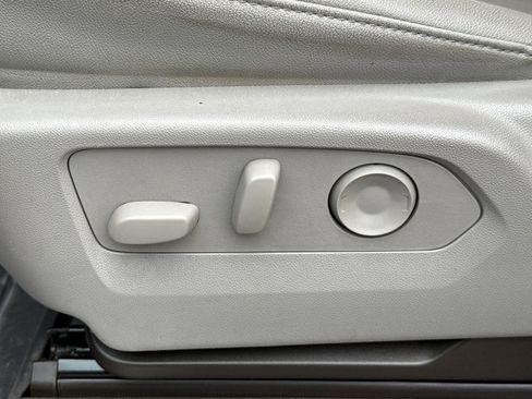 Used 2025 GMC Sierra 2500 SLT w/ SLT Premium Package image 16