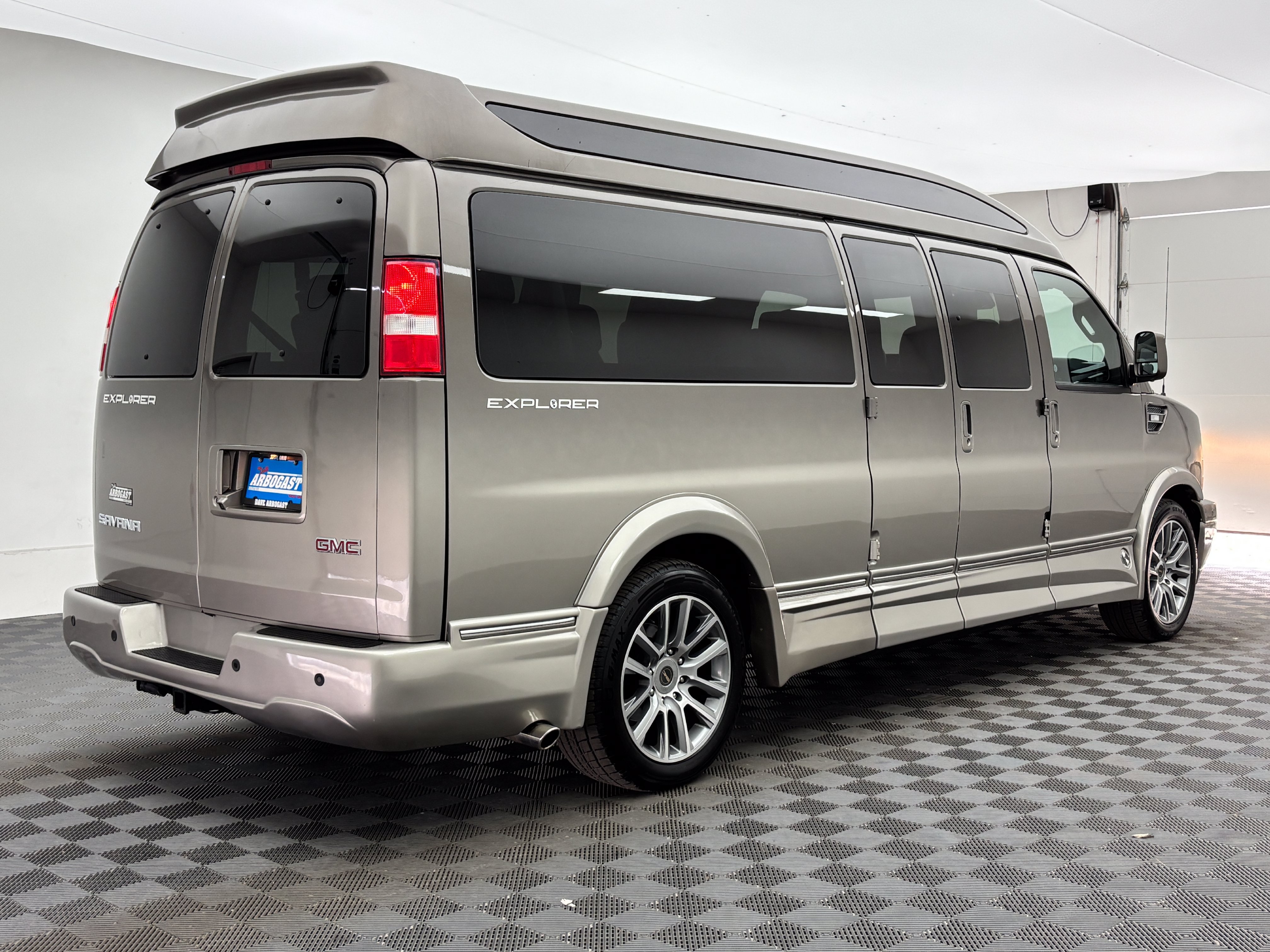 Used 2021 GMC Savana 3500 LS w/ Chrome Appearance Package RWD image 8