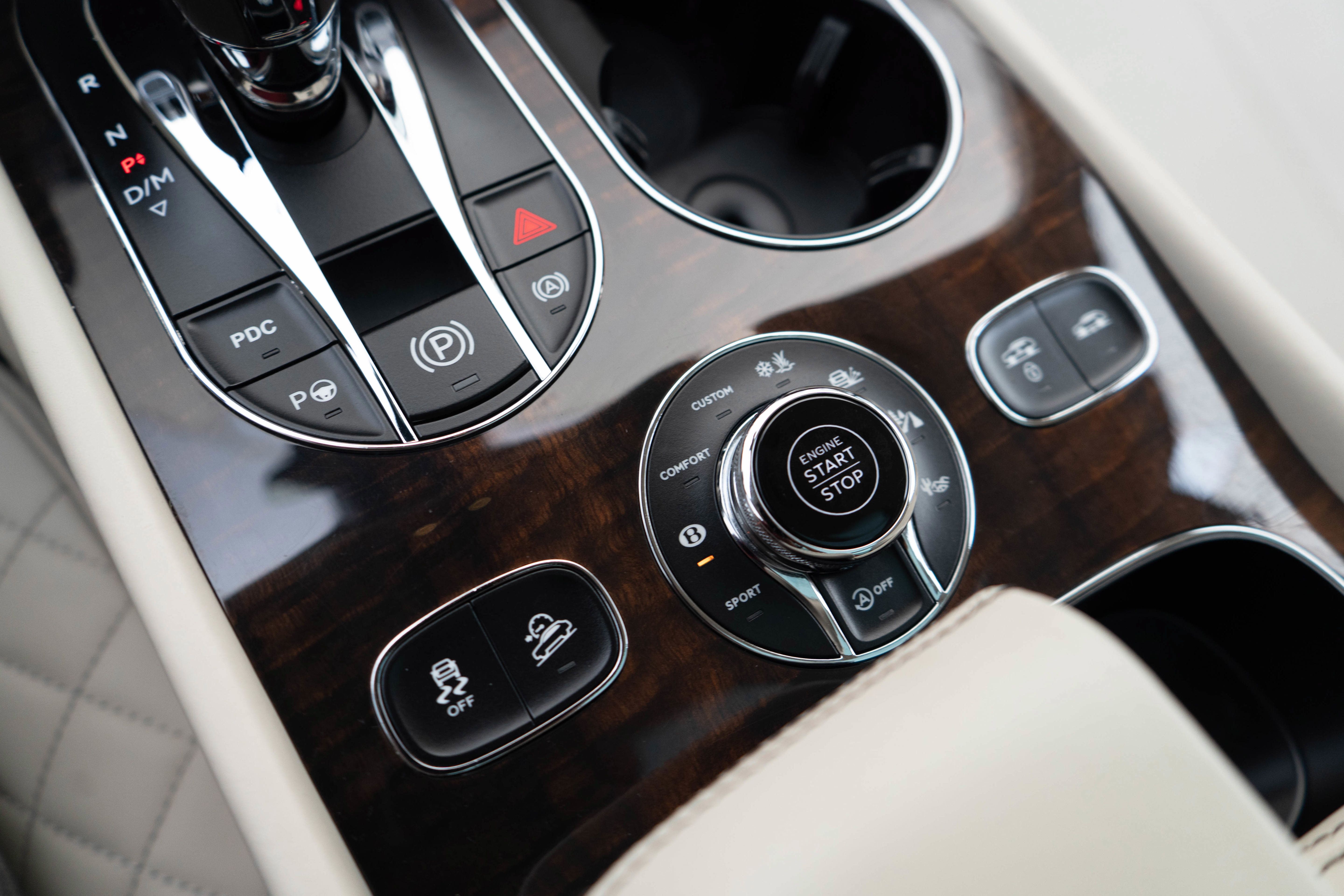 Used 2017 Bentley Bentayga AWD/4WD image 24