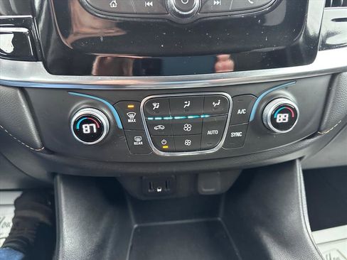 Used 2021 Chevrolet Traverse LS image 28