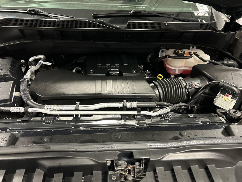 Used 2024 Chevrolet Silverado 1500 LT AWD/4WD image 25