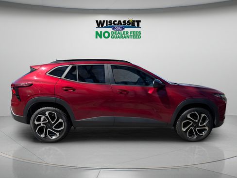 Used 2025 Chevrolet Trax RS w/ Sunroof Package FWD image 5