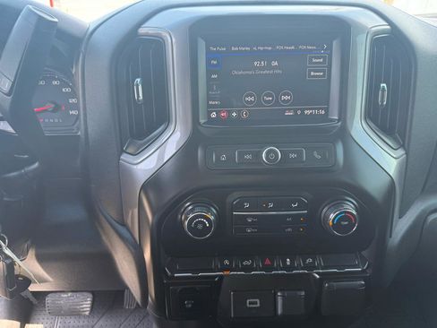 Used 2020 Chevrolet Silverado 1500 Custom w/ Custom Value Package AWD/4WD image 18