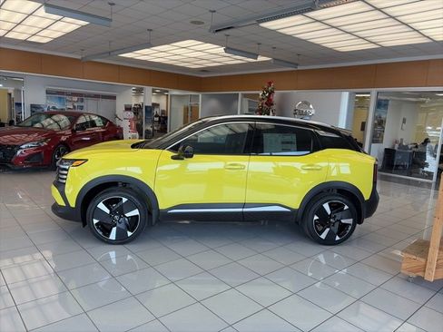 New 2026 Nissan Kicks SR w/ SR Premium Package image 3