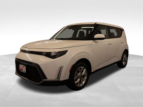 Used 2024 Kia Soul LX w/ Option Group 015 FWD image 5