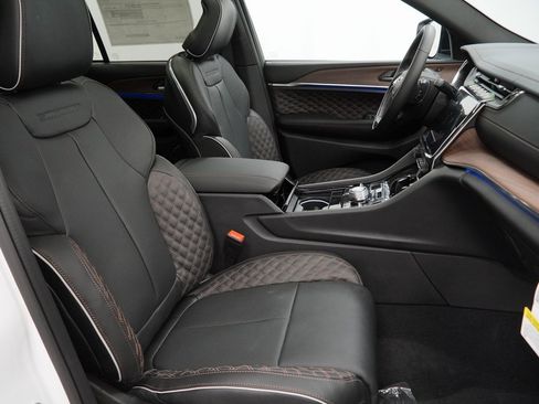 New 2025 Jeep Grand Cherokee Summit w/ Obsidian Package image 34