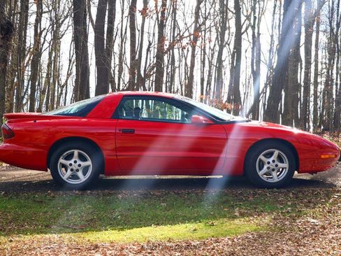 Used 1997 Pontiac Firebird Coupe w/ Opt Pkg image 9