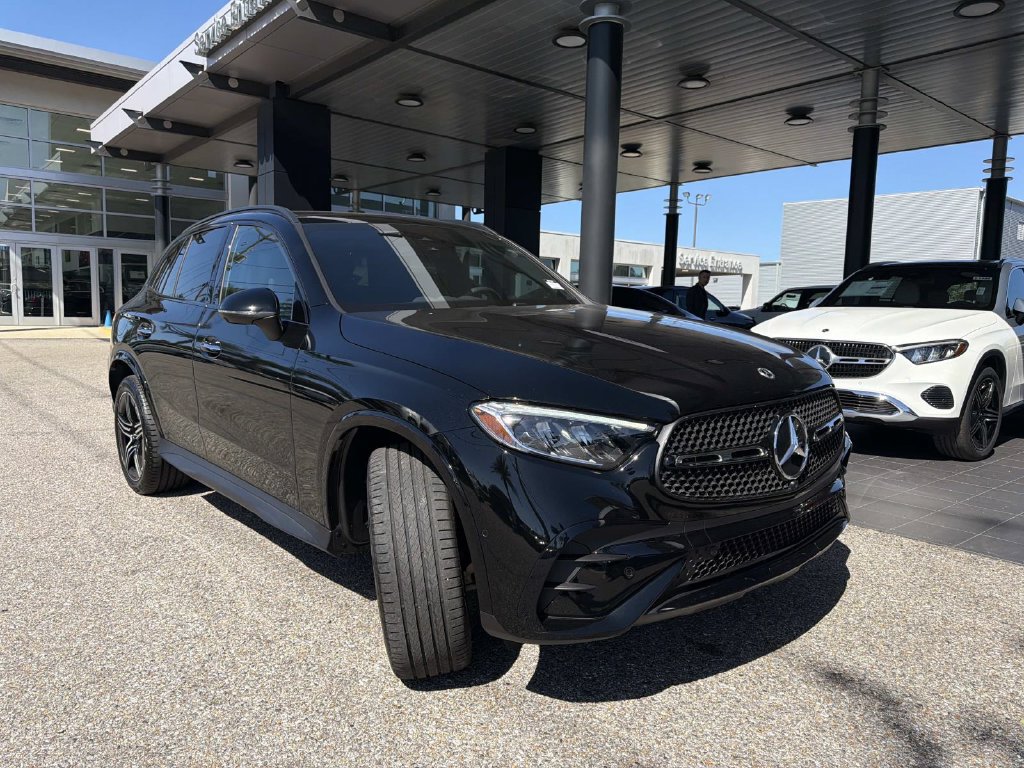 Used 2026 Mercedes-Benz GLC 300 4MATIC image 1