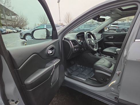 Used 2021 Jeep Cherokee Limited w/ Elite Package image 12