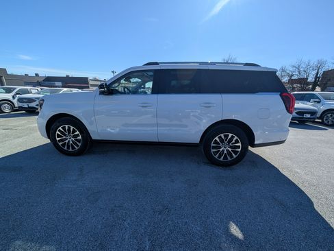 Certified 2025 Ford Expedition Platinum image 3