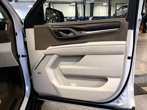 Used 2023 GMC Yukon Denali AWD/4WD image 12