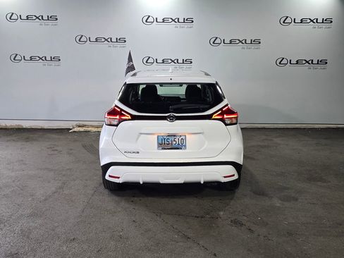 Used 2021 Nissan Kicks S image 9