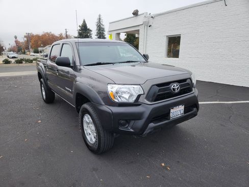 Used 2015 Toyota Tacoma PreRunner image 5