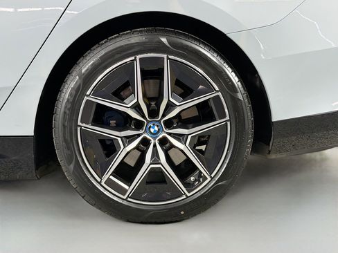 Certified 2025 BMW i5 eDrive40i w/ M Sport Package image 31