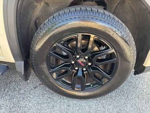 Used 2022 GMC Sierra 1500 Elevation image 12