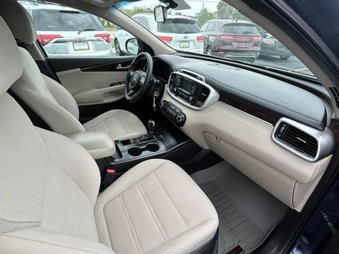 Used 2017 Kia Sorento AWD image 18