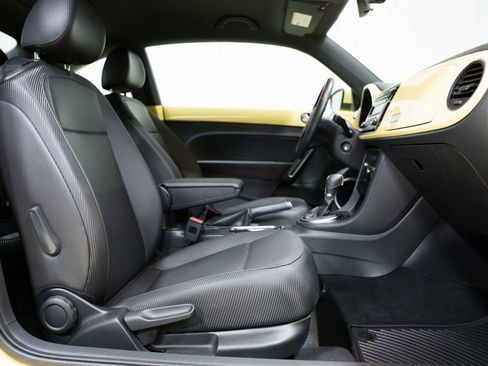 Used 2015 Volkswagen Beetle 1.8T FWD image 22