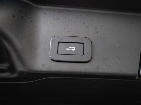 Used 2023 Land Rover Range Rover Evoque S image 17