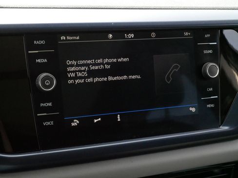 Certified 2022 Volkswagen Taos SE w/ Panoramic Sunroof Package AWD/4WD image 22