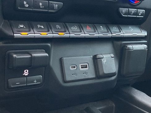 Used 2019 Chevrolet Silverado 1500 High Country w/ Technology Package image 26