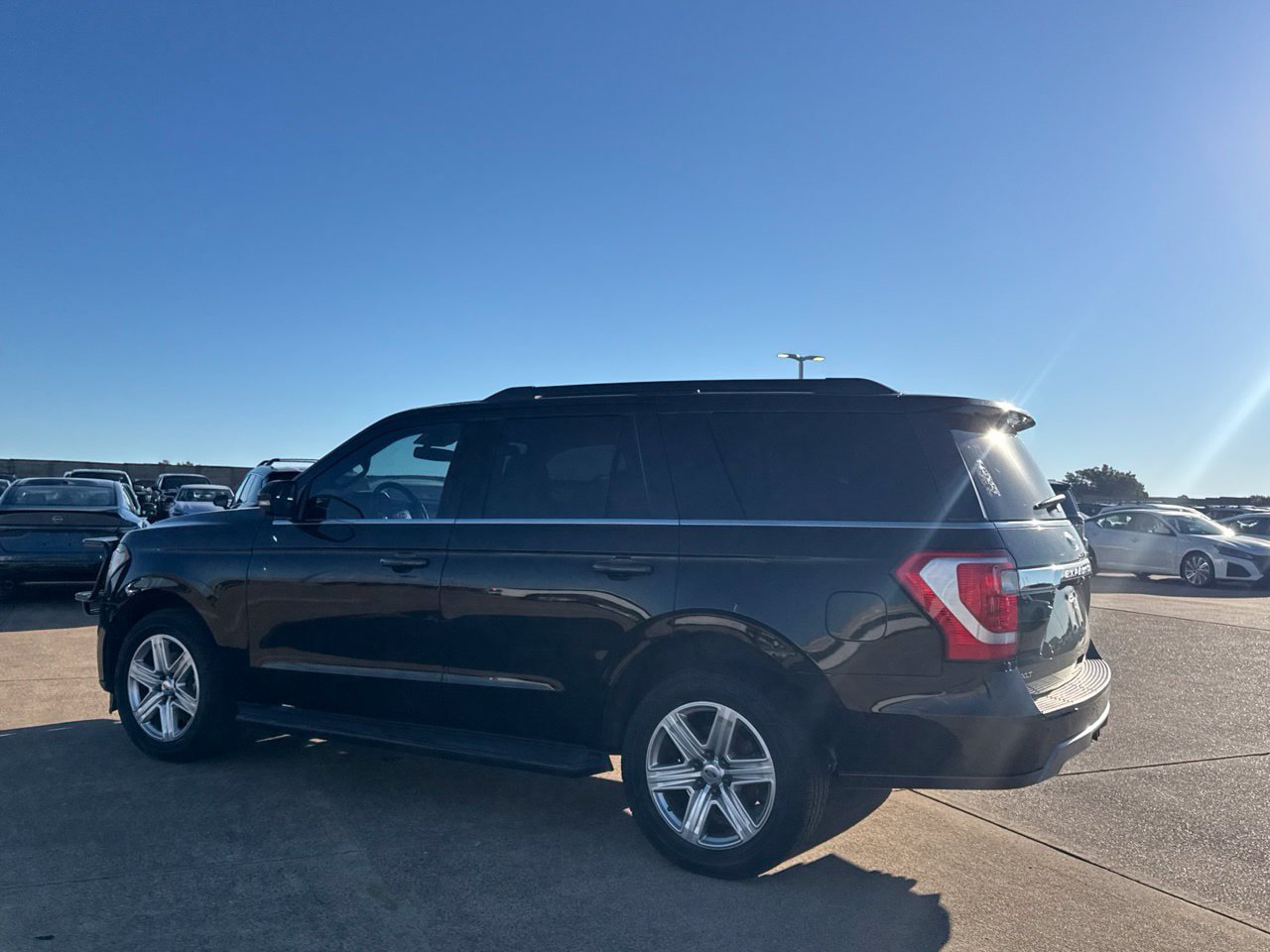 Used 2019 Ford Expedition XLT w/ Equipment Group 202A RWD image 21