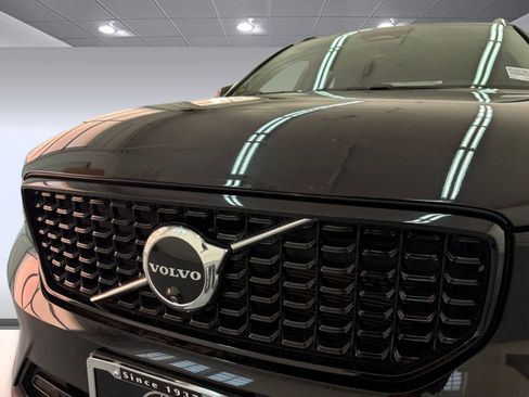 Used 2025 Volvo XC40 B5 Plus image 19