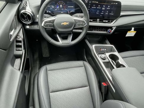 New 2026 Chevrolet Equinox LT w/ Convenience Package II FWD image 9