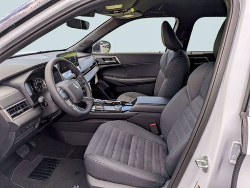 New 2026 Mitsubishi Outlander LE FWD image 19