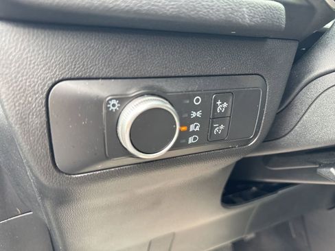 Used 2020 Ford Escape SE image 16