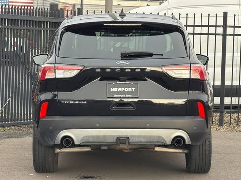 Used 2020 Ford Escape Titanium image 4
