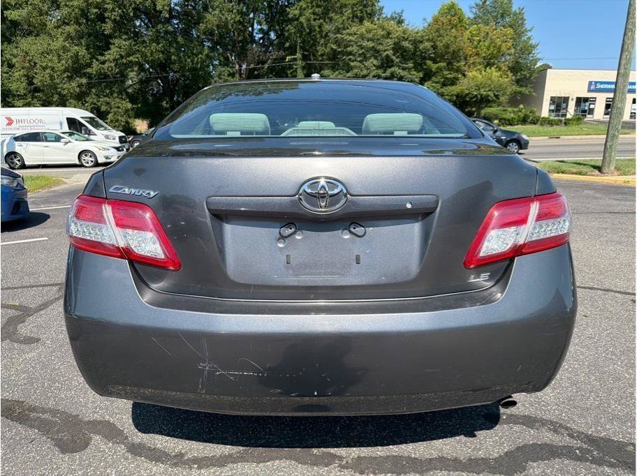 Used 2010 Toyota Camry LE FWD image 5