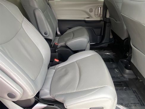 Certified 2024 Toyota Sienna Limited image 16