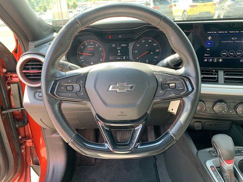 Certified 2024 Chevrolet Trax RS w/ Sunroof Package FWD image 11