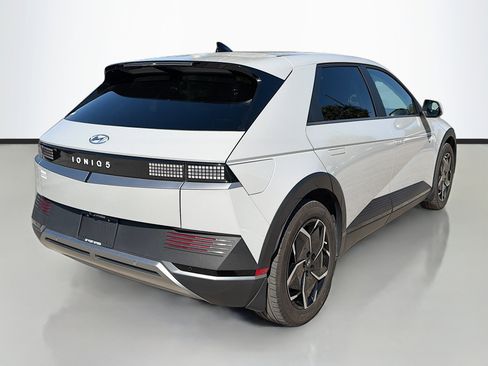 Used 2023 Hyundai Ioniq 5 SEL image 3