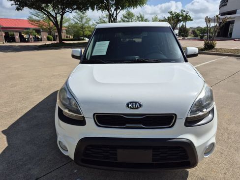 Used 2013 Kia Soul + w/ Audio Pkg FWD image 3