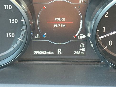 Used 2019 Land Rover Discovery SE image 25