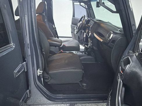 Used 2016 Jeep Wrangler Unlimited Sahara w/ Max Tow Package AWD/4WD image 25